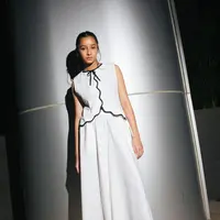 Widuri berpose dengan baju dan rok sepasang dan sepatu bot Chelsea pada kegiatan promosi film Siksa Kubur, Jumat, 15 Maret 2024. (dok. Instagram @widuri.puteri/https://www.instagram.com/p/C4h_vfXS9A0/?utm_source=ig_web_copy_link/Rusmia Nely)