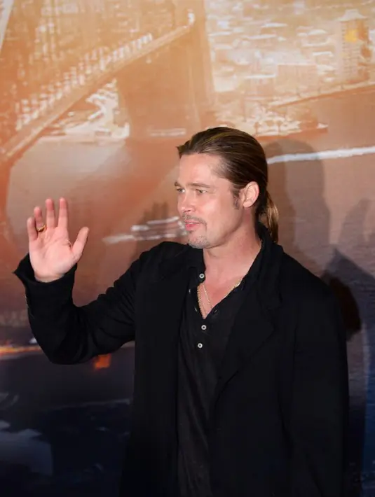 Banyak hal yang dilakukan Brad Pitt ketika mendapat gugatan cerai dari Jolie. Sejak dulu ia memang selalu mengkonsumsi minuman beralkohol, kini disebut akan segera meninggalkan itu semua dengan rehabilitasi. (AFP/Bintang.com)