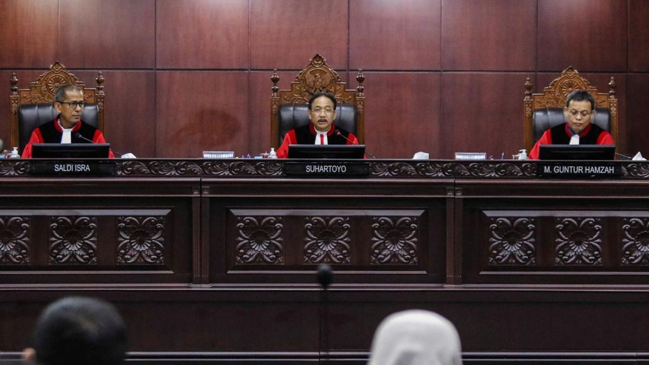 Ketua MK Tegur Hasyim Asy'ari di Sidang Sengketa Pilpres: Semangat Sedikit Pak, Jangan Terlalu Santai