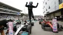 Pebalap Mercedes, George Russell berhasil menjadi yang tercepat di Formula 1 GP Brasil yang berlangsung di Sirkuit Interlagos, Senin (14/11/2022) dini hari WIB. (AP/Marcelo Chello)