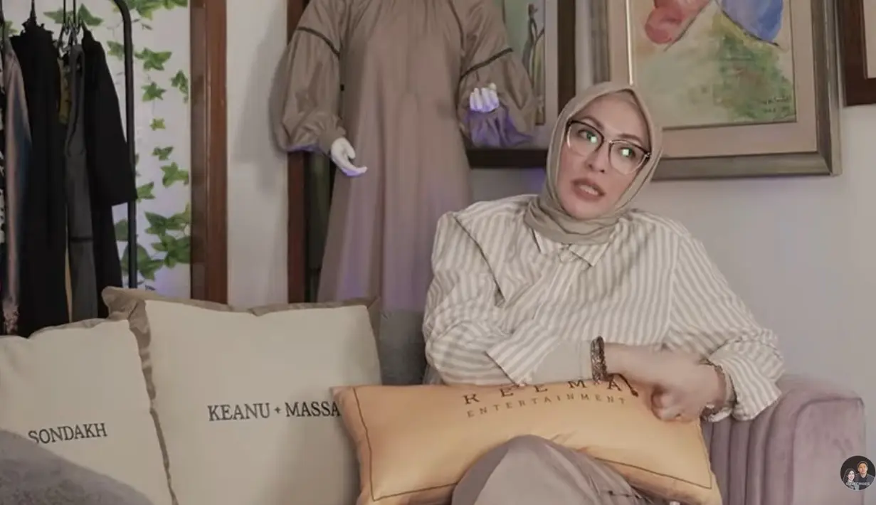 Meski demikian, perempuan satu anak itu mengaku tak mengetahui alasannya kenapa Jessica sering berpindah-pindah kamar. [Youtube/Reyben Entertainment]