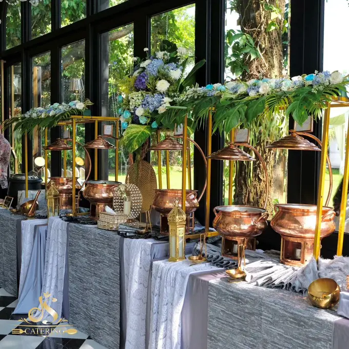 Hidangan di lamaran Aaliyah dan Thariq (Instagram/dscatering.id)