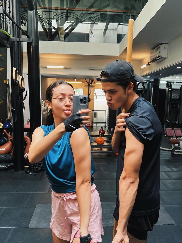 Pamer Otot, Ini 6 Potret Megan Domani Nge-Gym Bareng Jeremie Moeremans