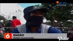 Ratusan warga berbondong-bondong mendatangi bendungan Sungai Boyolangu saat proses pengurasan bendungan. Warga datang dengan membawa berbagai alat tangkap ikan tradisional dan menyisir sungai untuk berburu ikan yang terbawa arus.