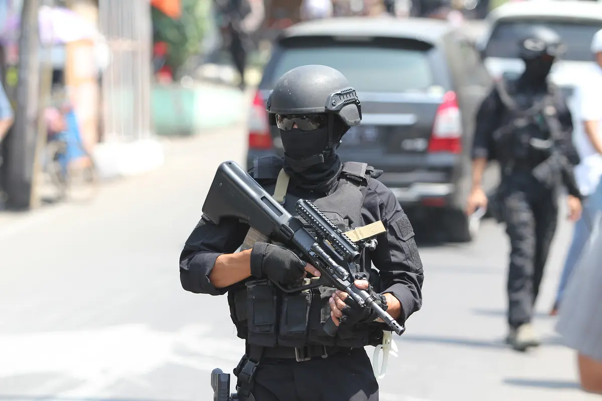 20150813-penggeledahan-solo-teroris