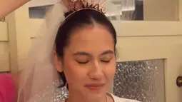 Para sahabat ternyata sudah menyusun rencana membuat bridal shower tanpa sepengetahuan Pevita. (Foto: Instagram/ pevpearce)