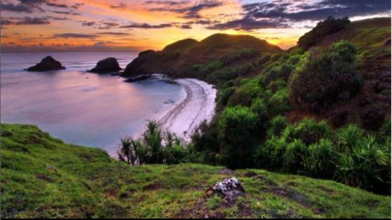 Pantai Seger di kawasan Mandalika, Lombok