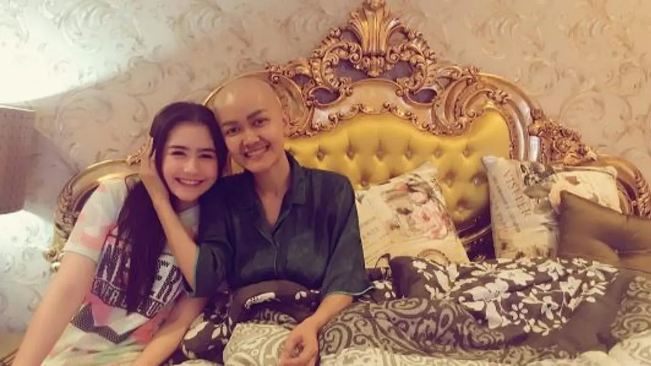 [Bintang] Julia Perez dan Prilly Latuconsina