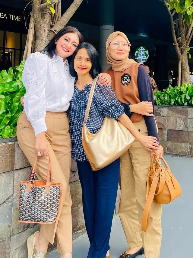 Foto Para Artis Tanah Air Berbagi Kenangan Tentang Santi Sardi/Instagram Bella Saphira