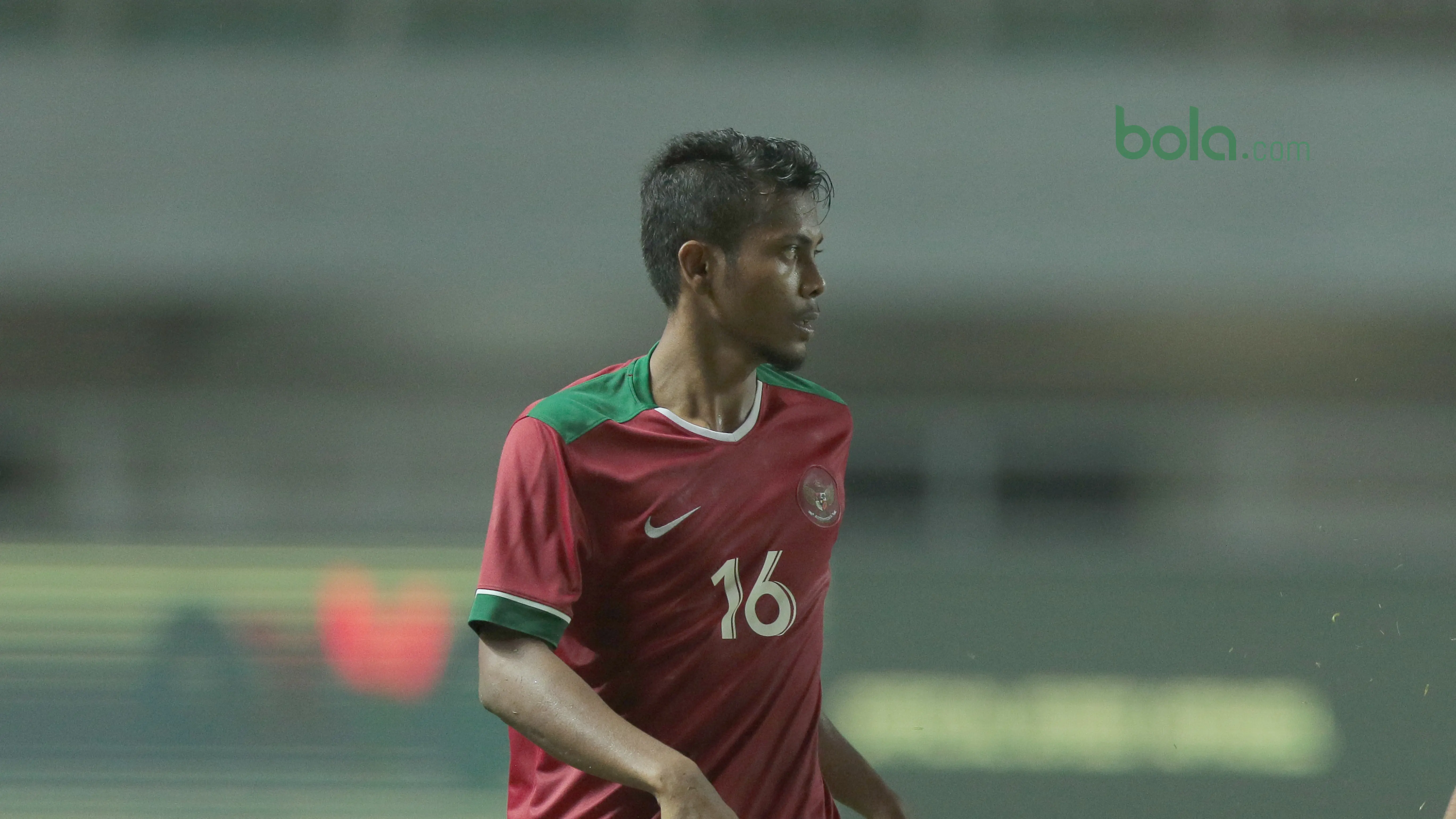 Pemain Timnas Indonesia U-23, Zulfiandi saat melawan Bahrain pada laga PSSI Anniversary Cu 2018 di Stadion Pakansari, Bogor, (26/4/2018). Bahrain menang 1-0. (Bola.com/Nick Hanoatubun)