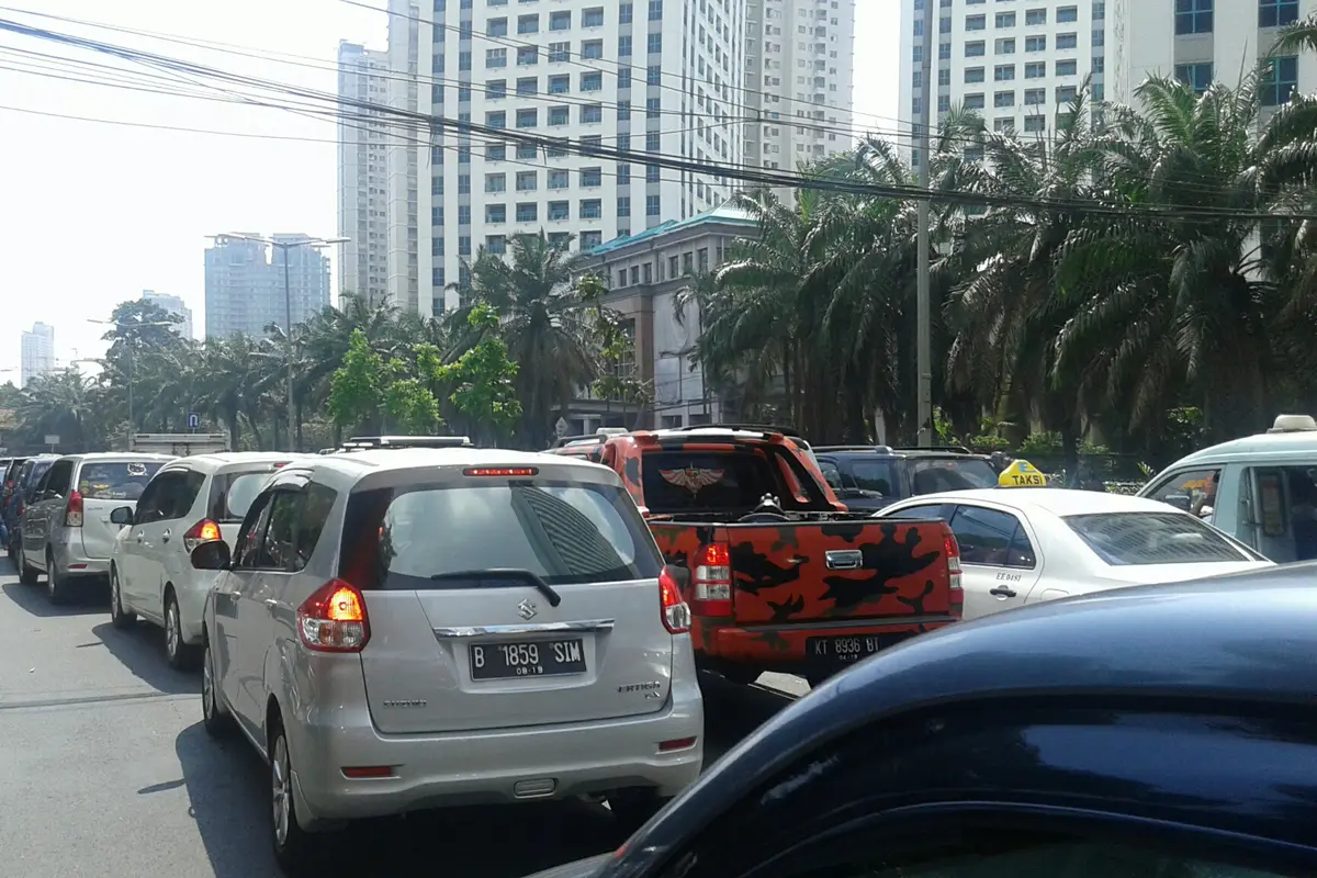TPU Karet Bivak Diserbu Peziarah, Kuningan-Tanah Abang Macet 1 Km