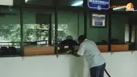 [VIDEO] Banjir Surut di Samsat, Layanan SIM Kembali Beroperasi