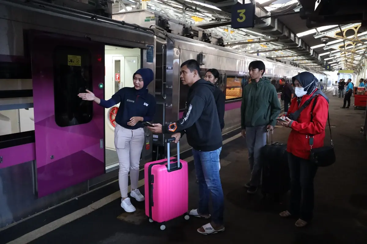 penumpang kereta, stasiun bandung