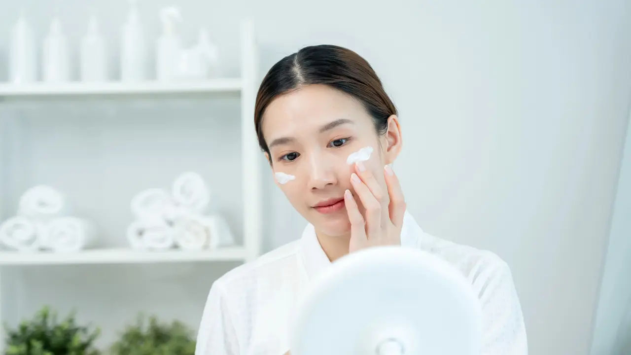 Cara Membuat Kulit Kenyal, Pentingnya Menjaga Hidrasi Kulit Setiap Hari