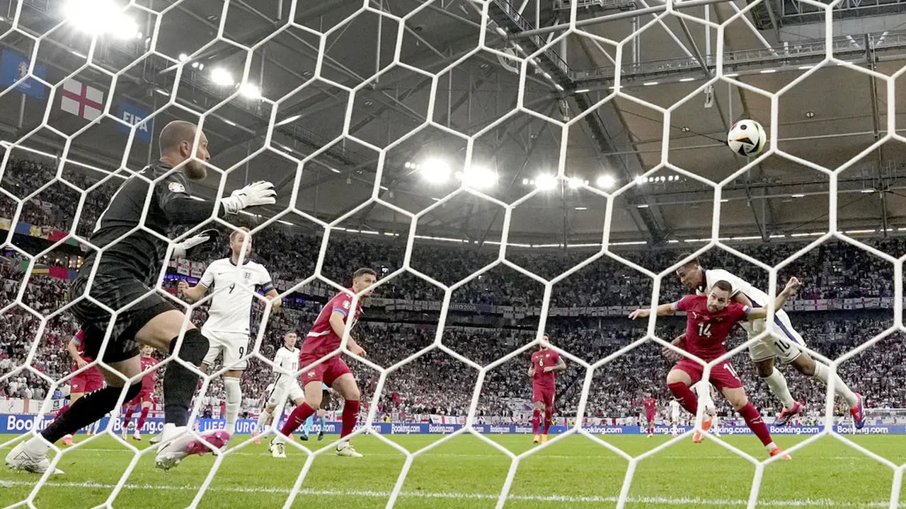 Foto: Tandukan Maut Jude Bellingham Bawa Inggris Taklukkan Serbia di Euro 2024