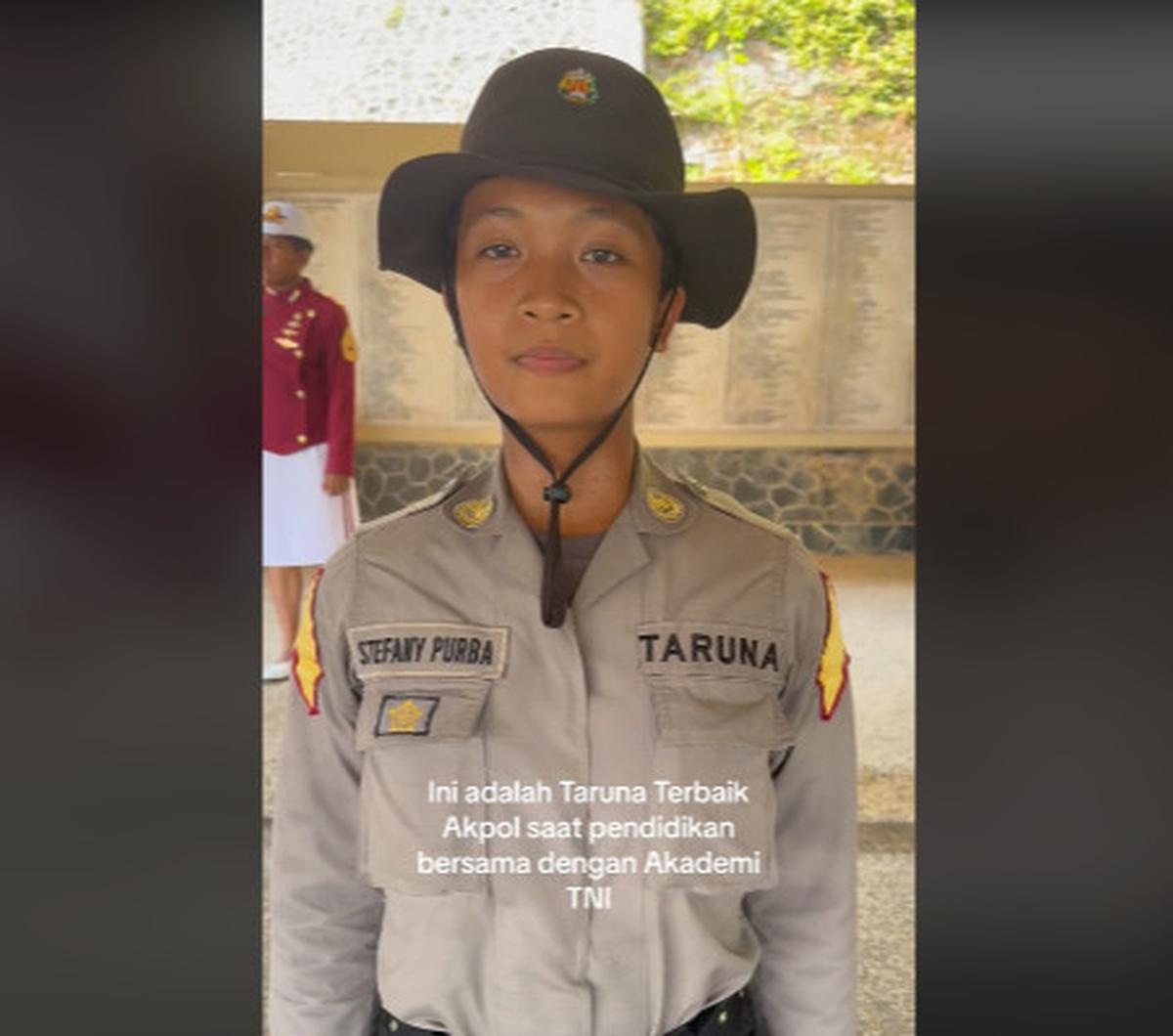 Video yang memperlihatkan seorang Taruni bernama Stefany Purba sukses mencuri perhatian masyarakat. Ia berhasil menjadi yang terbaik saat Resimen Chandra. <br>