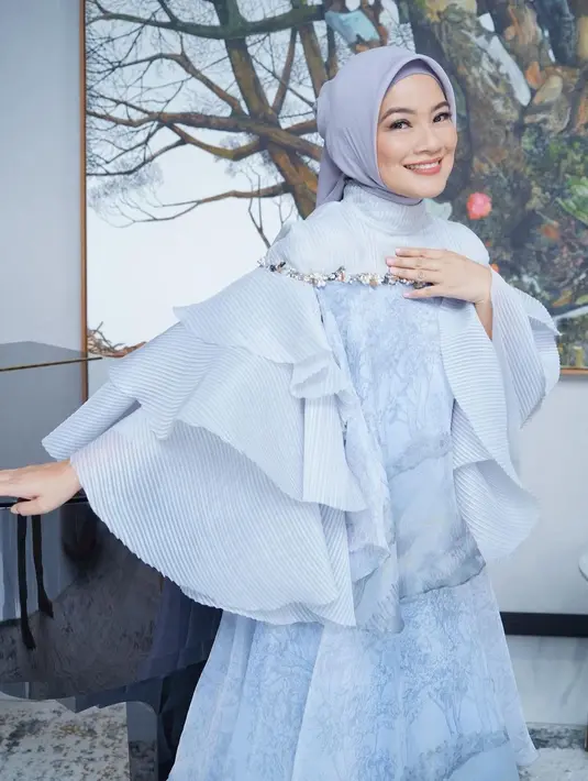 Titi Kamal membuat pangling netizen saat berhijab [Instagram/titi_kamall]