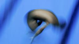 Peloncat indah Jepang, Ken Terauchi, beraksi di nomor papan 3m putra Kejuaraan Dunia Akuatik 2015 di Kazan, Rusia. (30/7/2015). (Reuters/Michael Dalder)