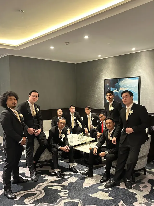 7 Potret Bridesmaid dan Groomsmen di Pernikahan Alyssa Daguise dan Al Ghazali, Dari Anggun dengan Kebaya hingga Macho dengan Setelan Jas