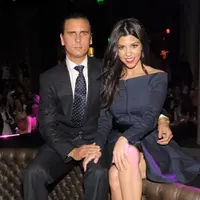 Kourtney Kardashian dan Scott Disick (via lifeandstylemag.com)