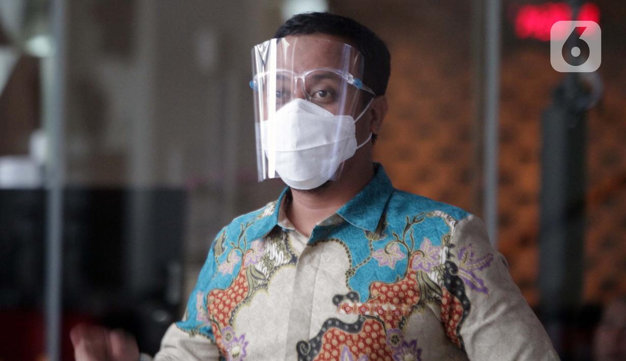 Plt Gubernur Sulsel, Andi Sudirman Sulaiman usai diperiksa di gedung Merah Putih KPK, Jakarta, Rabu (2/6/2021). Andi S Sulaiman diperiksa sebagai saksi dugaan suap perizinan dan pembangunan infrastruktur di Pemprov Sulsel 2020-2021 dengan tersangka Nurdin Abdullah. (Liputan6.com/Helmi Fithriansyah)