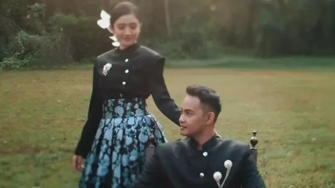 Inspirasi Foto Prewed Tema Outdoor Ala Febby Rastanty dan Drajad Djumantara