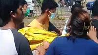 Warga ambil paksa jenazah diduga Covid -19 yang meninggal di RS Siloam Kupang, NTT. (Foto Istmewah)