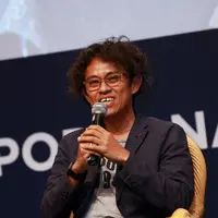 Riri Riza hadir sebagai pembicara di acara Popcon Asia 2015 yang digelar di Jakarta Convention Center, Jakarta Pusat, Sabtu (8/8/2015). Disini ia beserta Mira Lesmana mengumumkan secara resmi akan memproduksi film AADC 2. (Wimbarsana/Bintang.com)