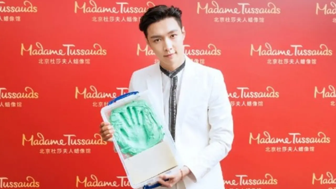 Lay EXO