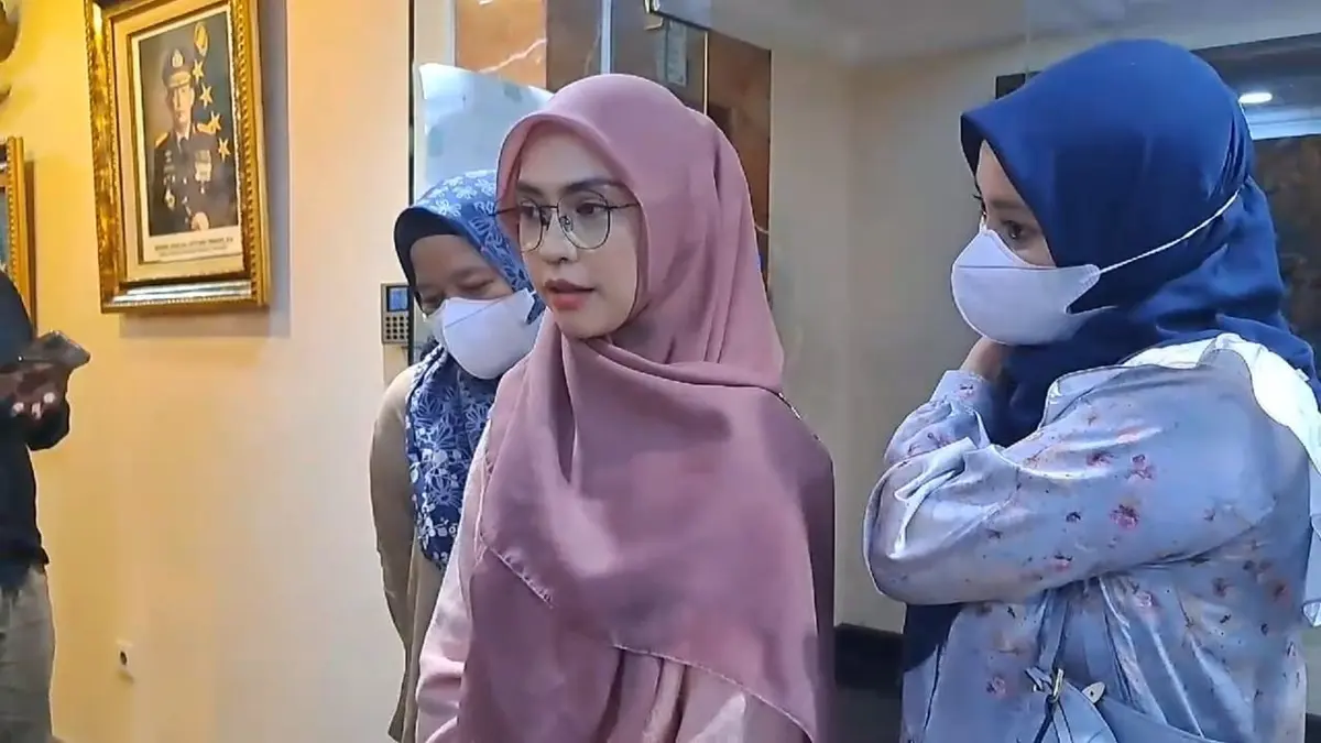 Ria Ricis Alami Dugaan Pengancaman dan Pemerasan, Jalani Pemeriksaan di  Polda Metro Jaya - ShowBiz Liputan6.com
