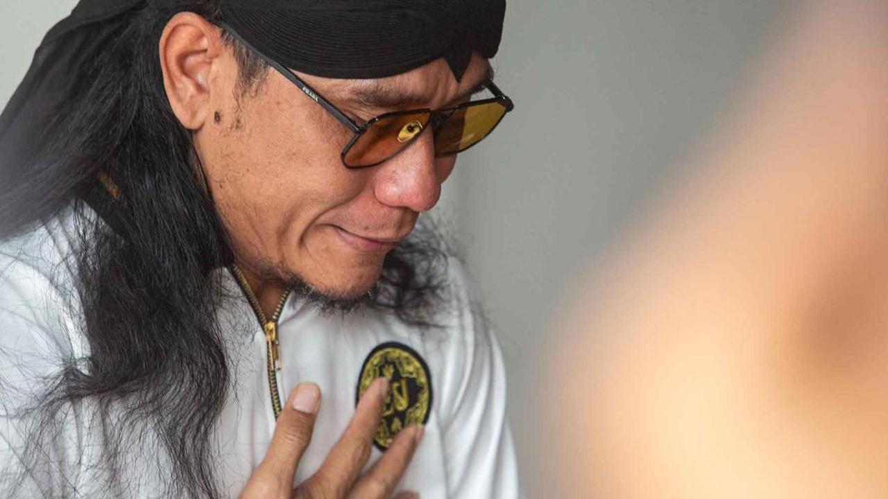 Gus Miftah Muncul Lagi, Mendadak Nangis di Panggung & Ada Momen Peluk Penyanyi Charly
