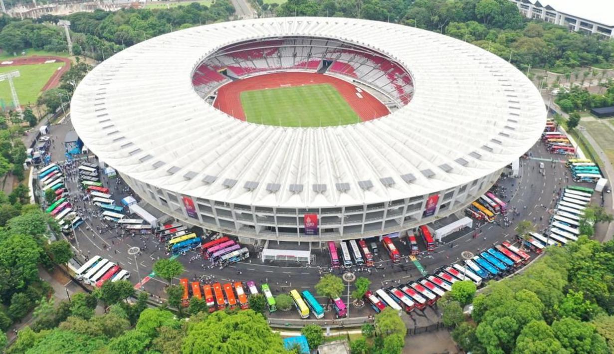 <p>Foto udara sejumlah bus yang membawa pemudiK dalam acara Mudik Aman, Mudik Sehat Bersama BUMN 2022 di Area Stadion Gelora Bung Karno, Jakarta, Rabu (27/4/2022). Hari ini Menteri BUMN melepas 12.450 pemudik dengan 249 bus, dari total 40 ribu pemudik yang akan berangkat dengan 542 bus dan 24 perjalanan kereta api ke hampir 40 kota di Pulau Jawa dan Sumatra. (Foto: Humas Kementerian BUMN)</p>