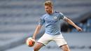 2. Kevin De Bruyne - Pemain berusia 29 tahun ini memiliki kreativitas dan menjadi gelandang terbaik di Manchester City. Guardiola mampu memaksimalkan kemampuan De Bruyne dan membuat bintang asal Belgia ini semakin bersinar. (AFP/Peter Powel/pool)