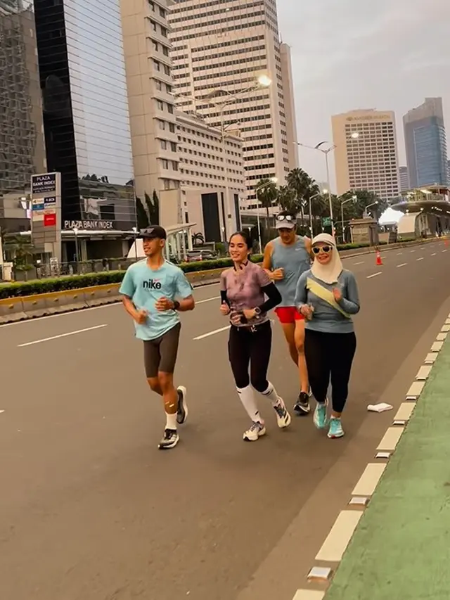 Ussy latihan lari untuk London Marathon. [Foto: Instagram/ussypratama]