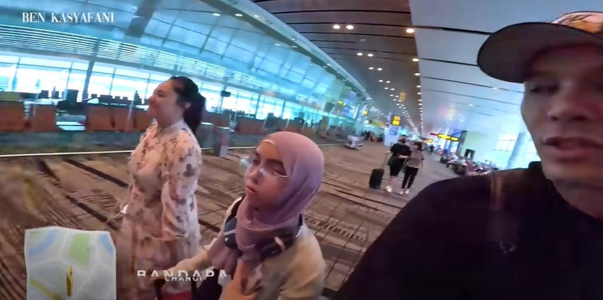Momen Marshanda dan Ben Kasyafani Bersama, Temani sang Anak Nonton Konser di Singapura