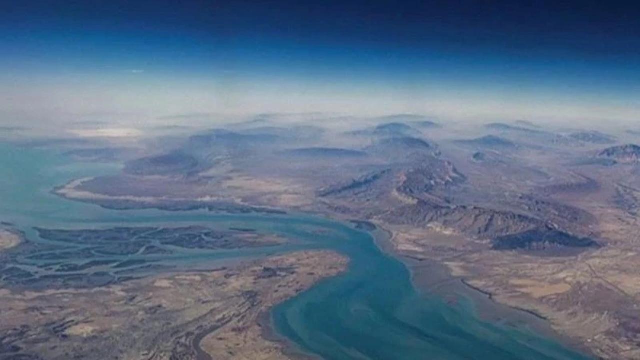 Iran Izinkan Sejumlah Negara Lintasi Selat Hormuz di Tengah Ketegangan Regional