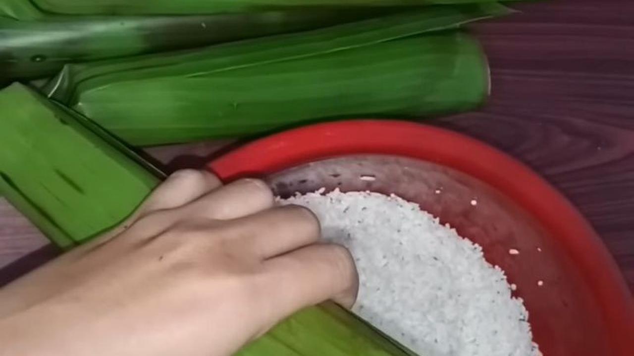 Isi Lontong dengan Nasi