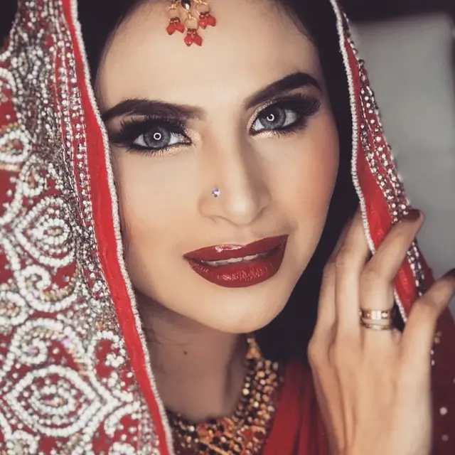 Asha Shara Pakai Kain Sari