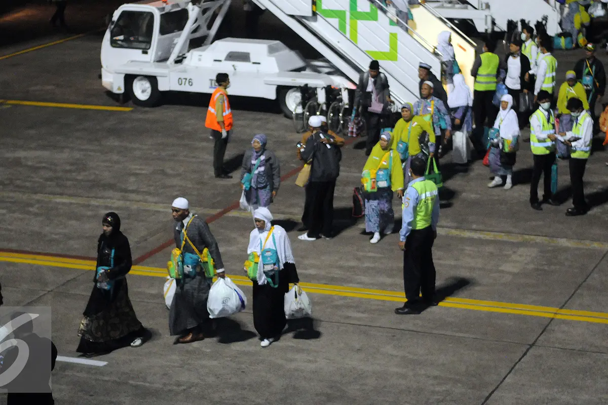 20150929- Jamaah Haji Indonesia Embarkasi Jakarta Tiba di Halim-Jakarta