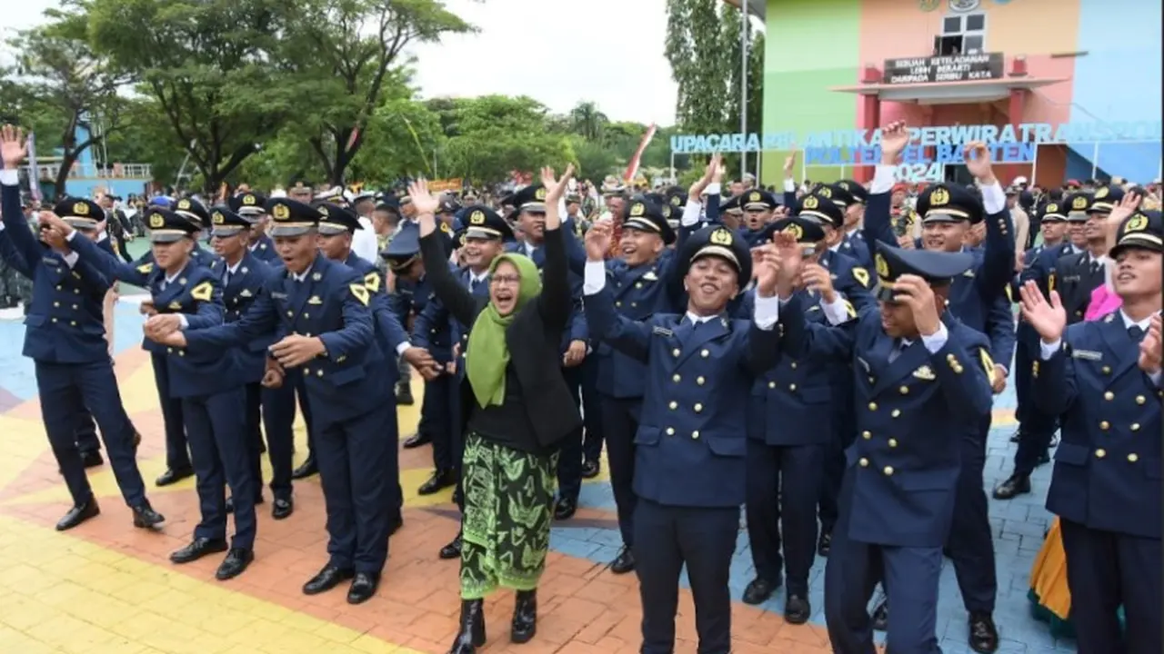 Pelantikan dan Pelepasan Perwira Transportasi Program Diklat Pelaut dan Politeknik Pelayaran Banten