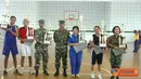 Citizen6, Surabaya: Wadan Kobangdikal, Brigjen Mar Verry Kunto sedang berfoto bersama dengan Juara I,II,III Putra dan Putri Bola Volly, dalam rangka memperingati Hari Pendidikan TNI AL (Hardikal) ke-65. (Pengirim: Rohman Arif)