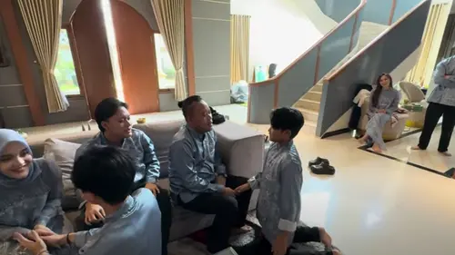 Momen Unik Sule dan Mahalini Pelukan saat Sungkeman Idul Fitri 2024