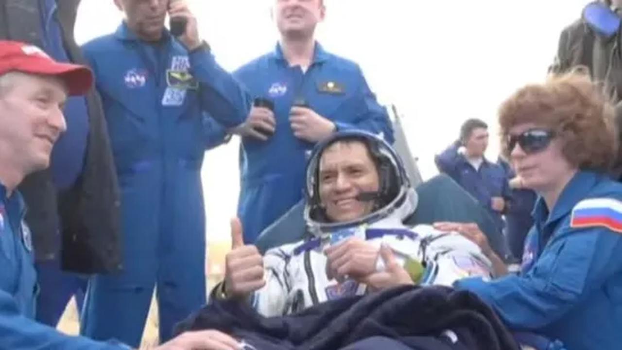 Seperti yang dialami Frank Rubio. Seorang astronot NASA yang baru kembali dari luar angkasa selama setahun. Menurut para tim medis, Rubio mengalami penurunan massa otot serta pengeroposan tulang.