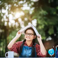 Ilustrasi anak cerdas | copyright freepik.com/jcomp