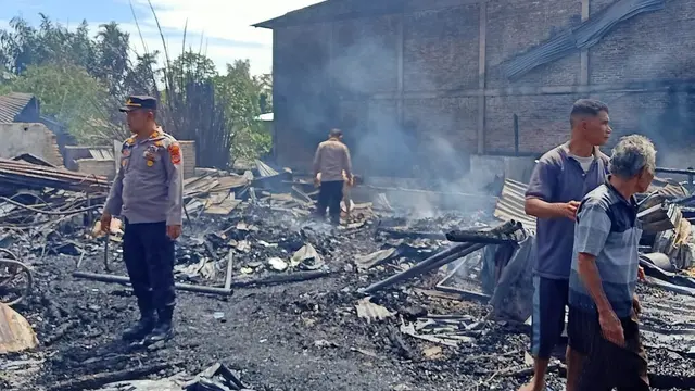 Kebakaran rumah di Toba