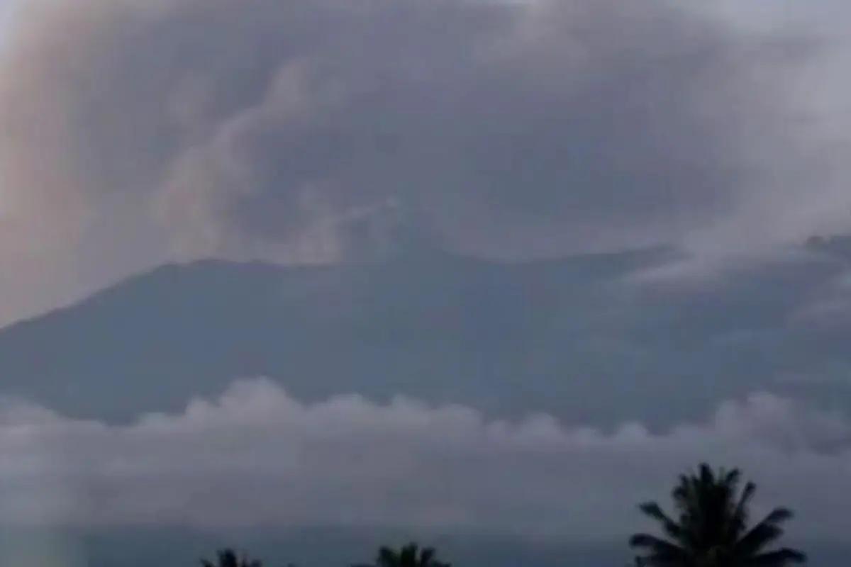 Rabu Pagi, Gunung Raung Kembali Semburkan Material Vulkanik