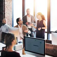 Ilustrasi Foto Bekerja di Kantor (iStockphoto)