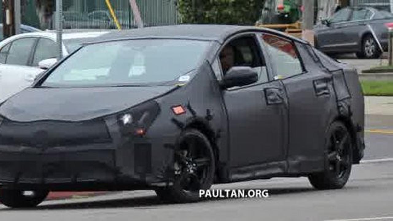 Toyota Prius 2016 pamer pesona di jalanan