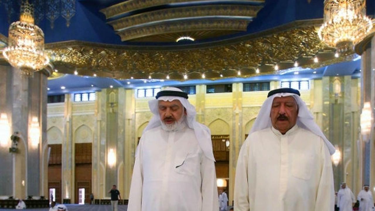 Keharmonisan muslim Sunni dan Syiah Kuwait salat bersama