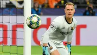 Jerman menjadi salah satu kekuatan mengerikan di sepak bola Eropa hingga kini. Namun, para pemainnya tampak kurang berjodoh dengan salah satu liga terbaik di Eropa, yaitu Liga Spanyol. Klub-klub di Liga Spanyol sepertinya kurang meminati para pemain asal Jerman dan lebih memilih mendatangkan talenta-talenta asal Amerika Latin. Tercatat, jumlah pemain Jerman yang pernah berlaga di Liga Spanyol tak sampai angka 50. Dari jumlah tersebut, mencakup 5 pemain yang berposisi sebagai kiper. Siapa saja? Simak uraiannya berikut ini. (AFP/John MacDougall)